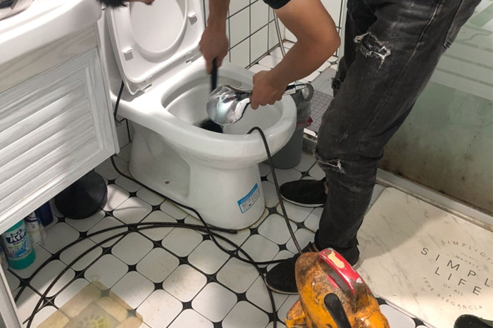 宁化马桶堵塞自己疏通还是找师傅？专业上门服务让你省时更省心